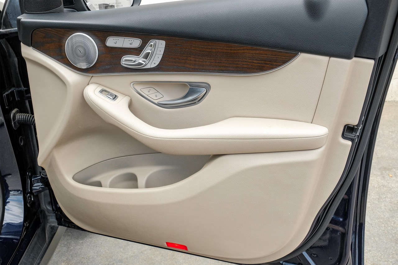 Mercedes-Benz GLC Vehicle Main Gallery Image 40