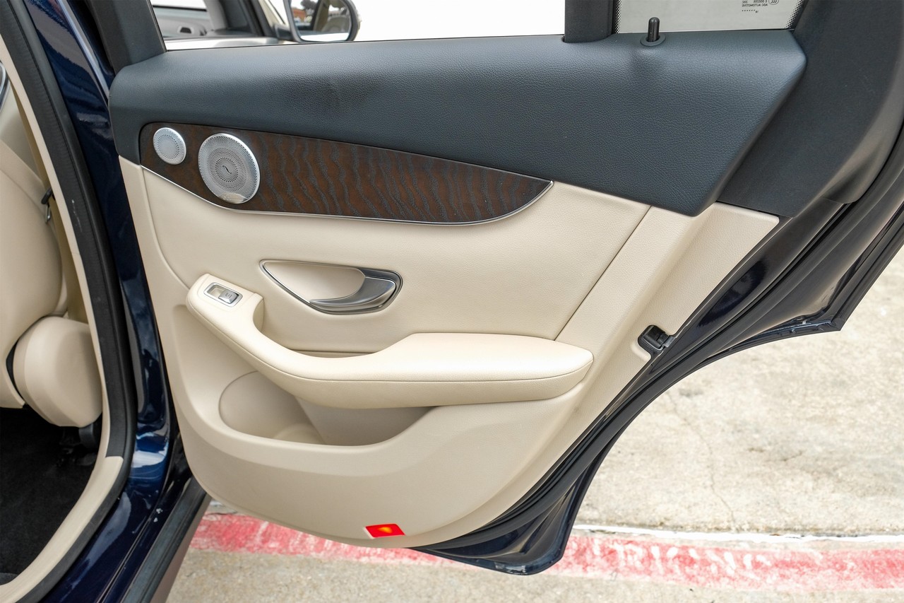 Mercedes-Benz GLC Vehicle Main Gallery Image 42