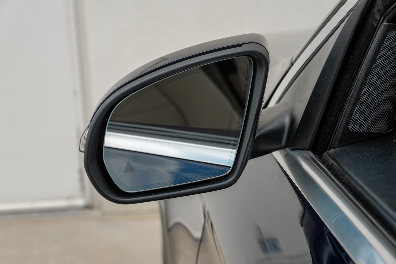 Mercedes-Benz GLC Vehicle Main Gallery Image 44