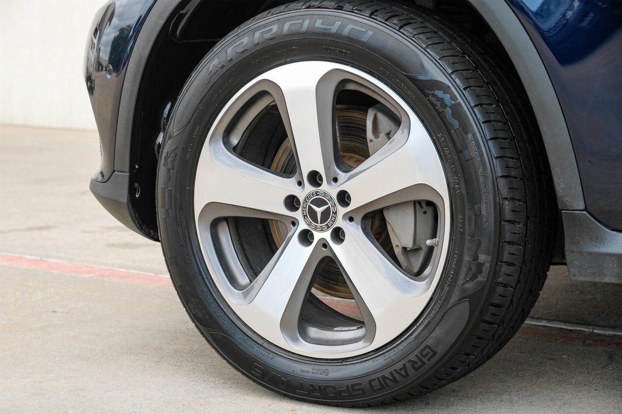 Mercedes-Benz GLC Vehicle Main Gallery Image 52