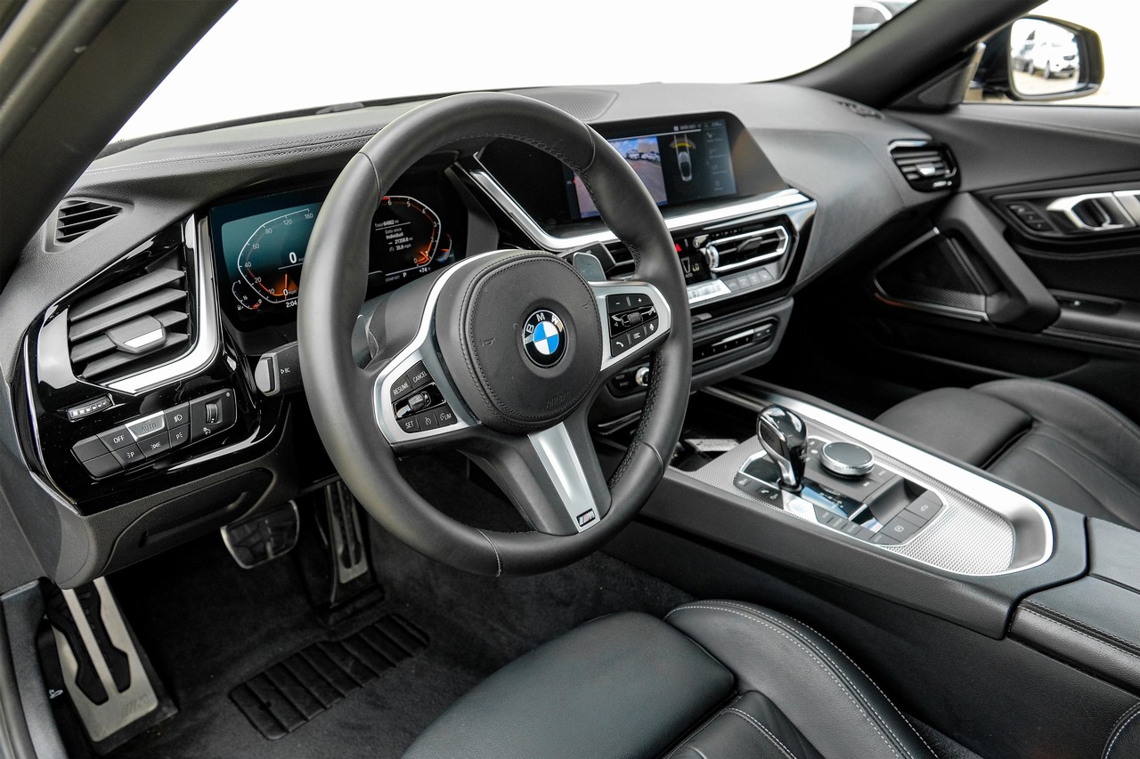 BMW Z4 Vehicle Main Gallery Image 03