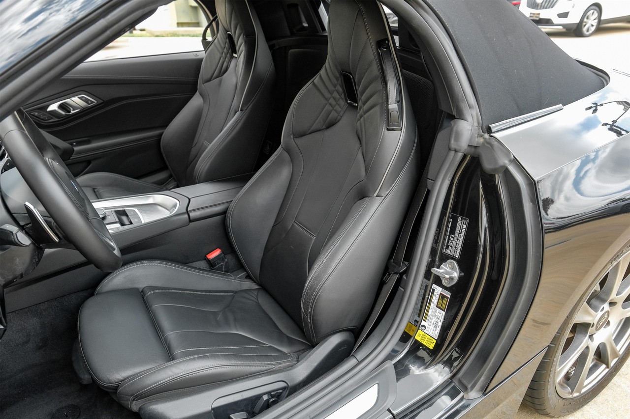 BMW Z4 Vehicle Main Gallery Image 04