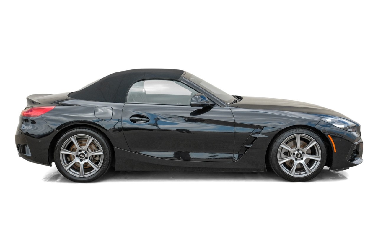 BMW Z4 Vehicle Main Gallery Image 11