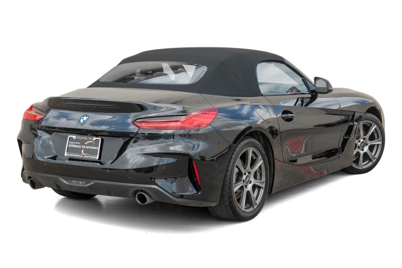 BMW Z4 Vehicle Main Gallery Image 13