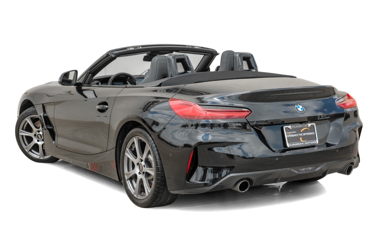 BMW Z4 Vehicle Main Gallery Image 16