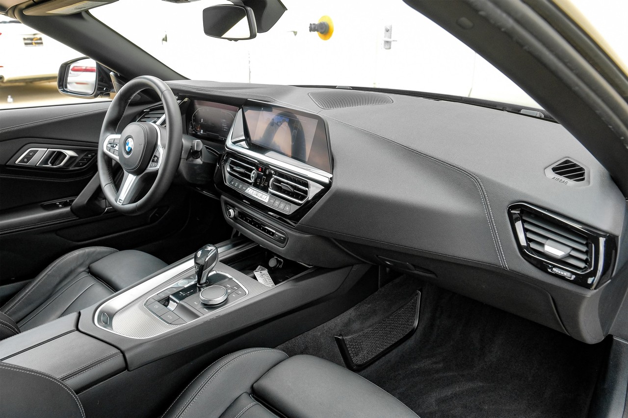 BMW Z4 Vehicle Main Gallery Image 20