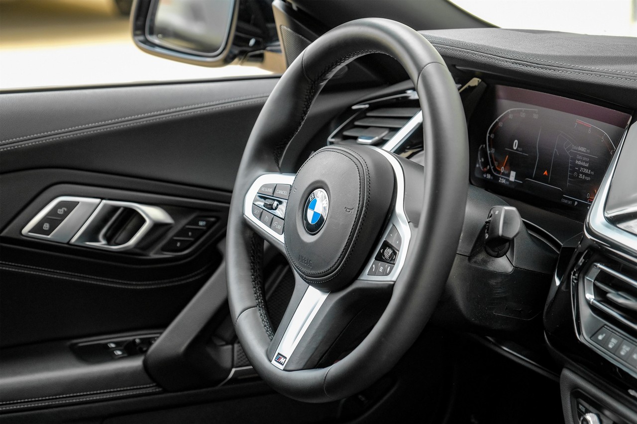 BMW Z4 Vehicle Main Gallery Image 21