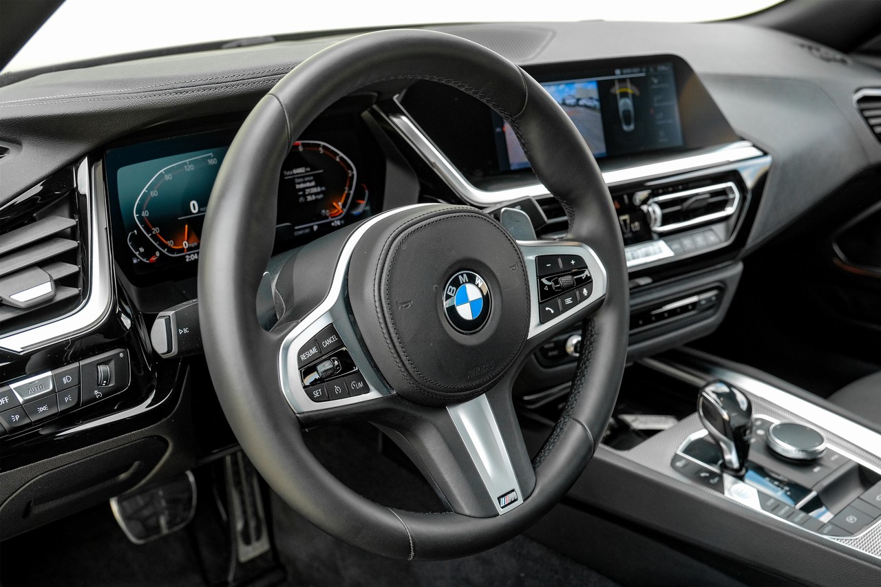 BMW Z4 Vehicle Main Gallery Image 22