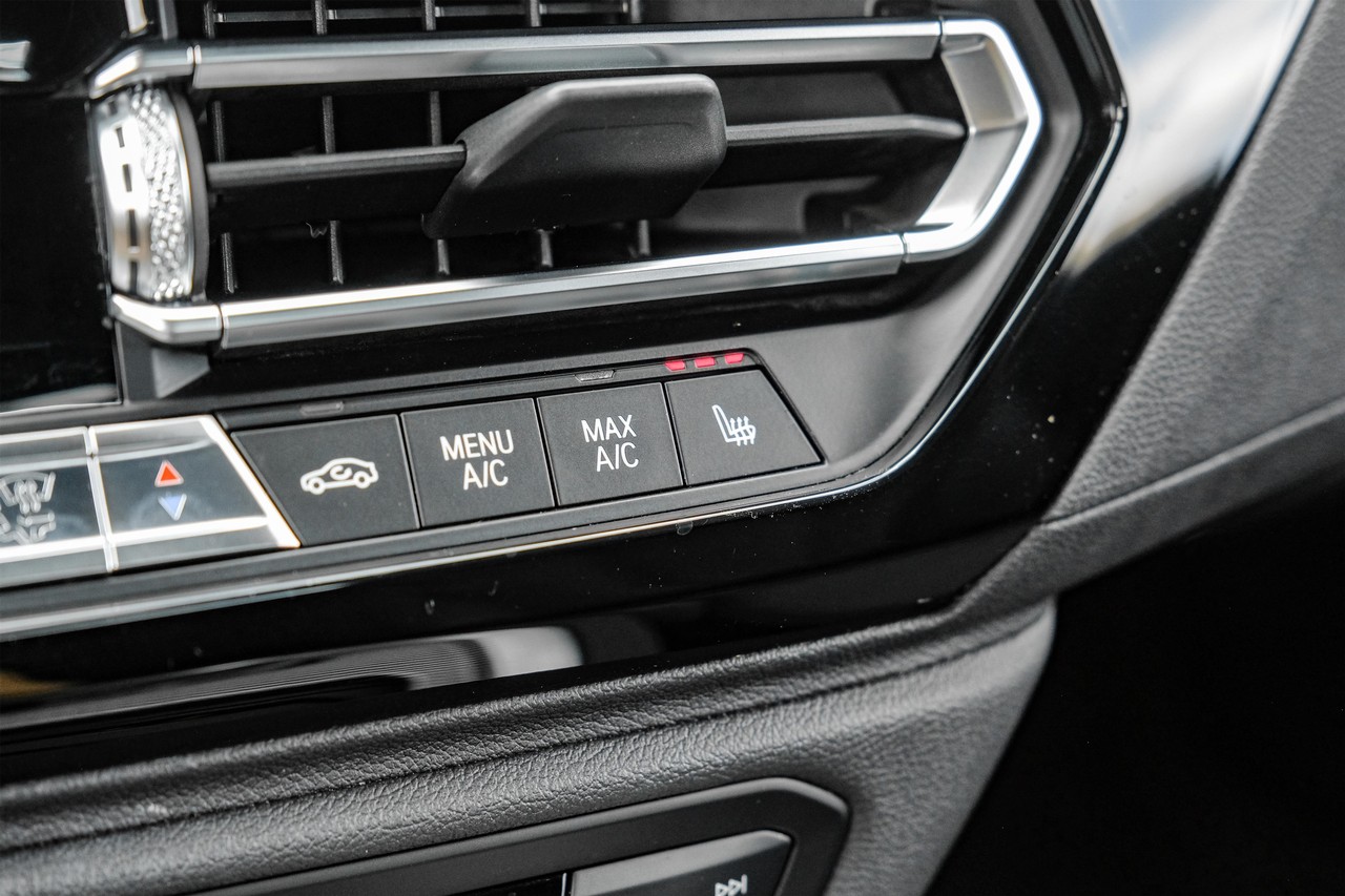 BMW Z4 Vehicle Main Gallery Image 33