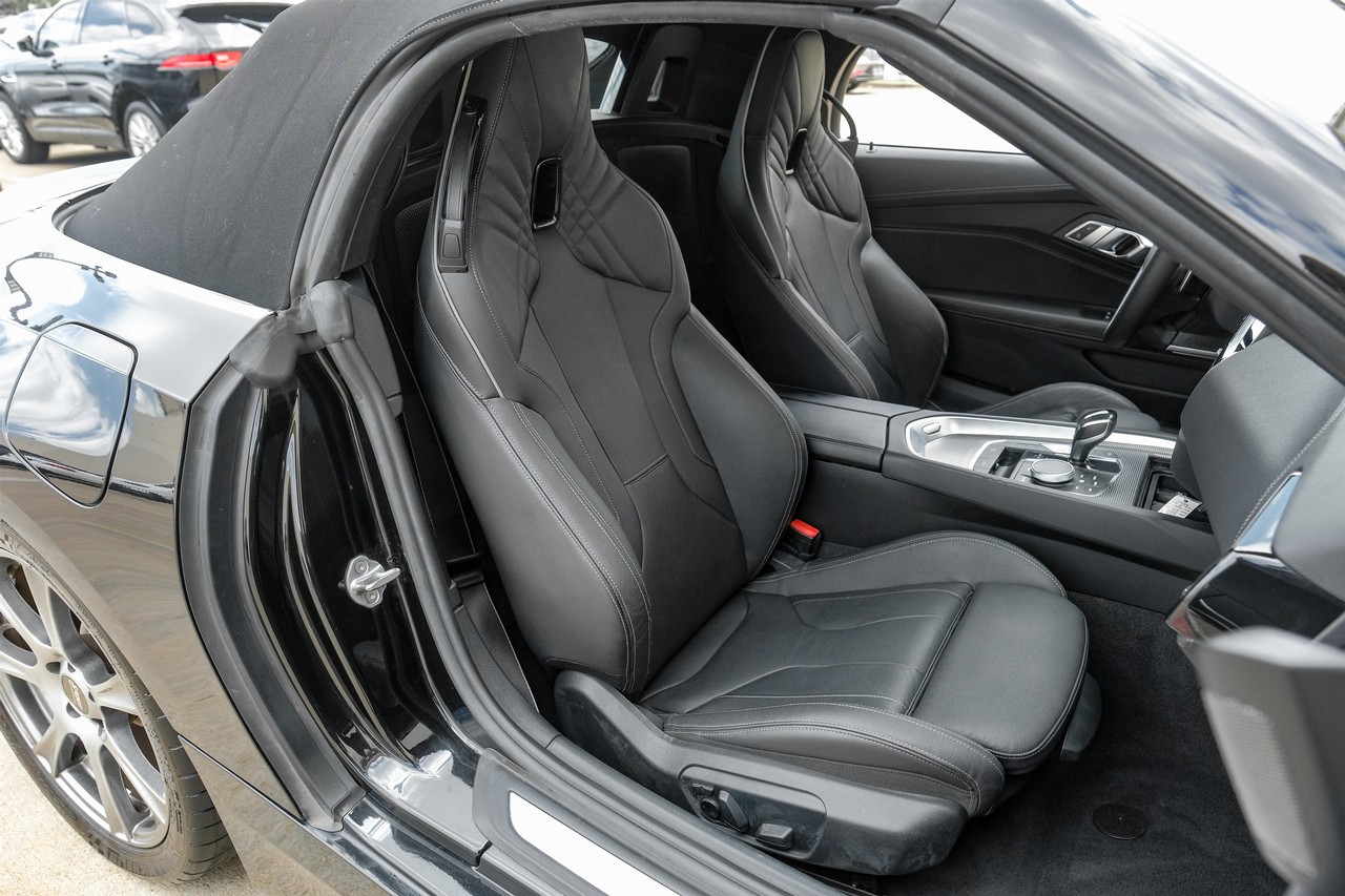 BMW Z4 Vehicle Main Gallery Image 39