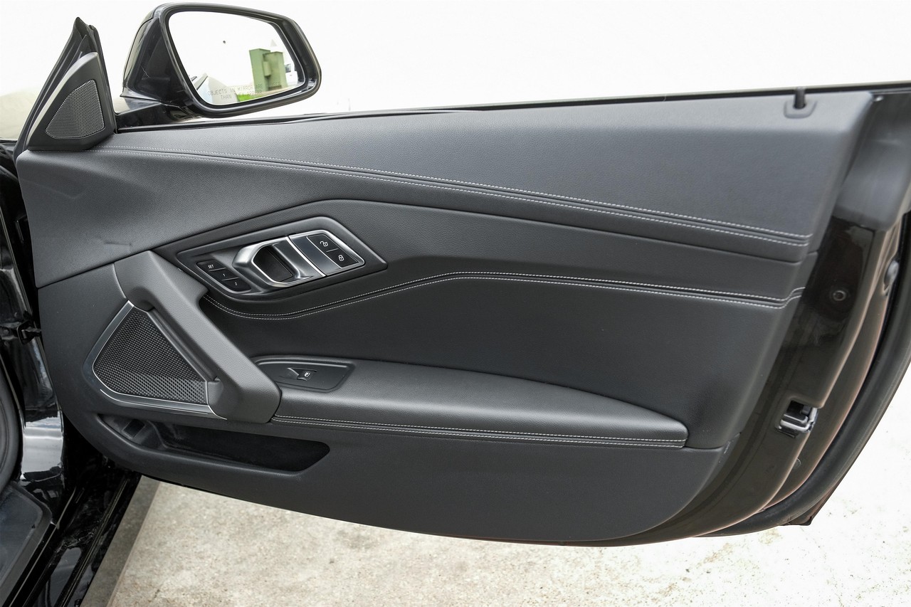 BMW Z4 Vehicle Main Gallery Image 45