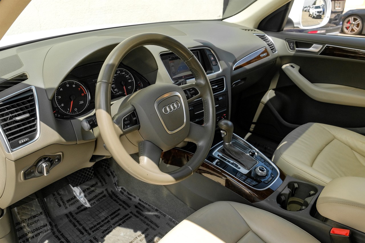 Audi Q5 Vehicle Main Gallery Image 03