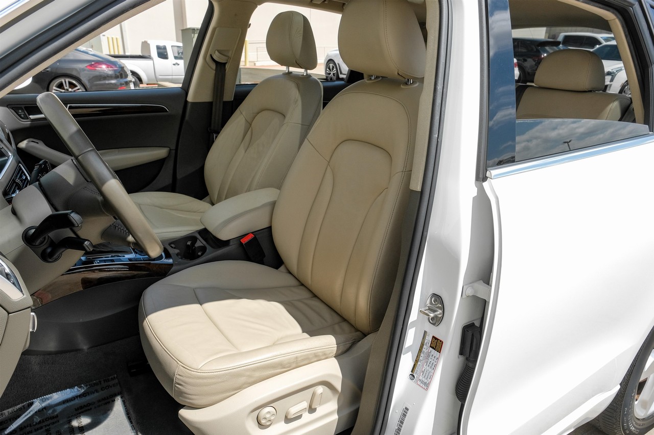 Audi Q5 Vehicle Main Gallery Image 04