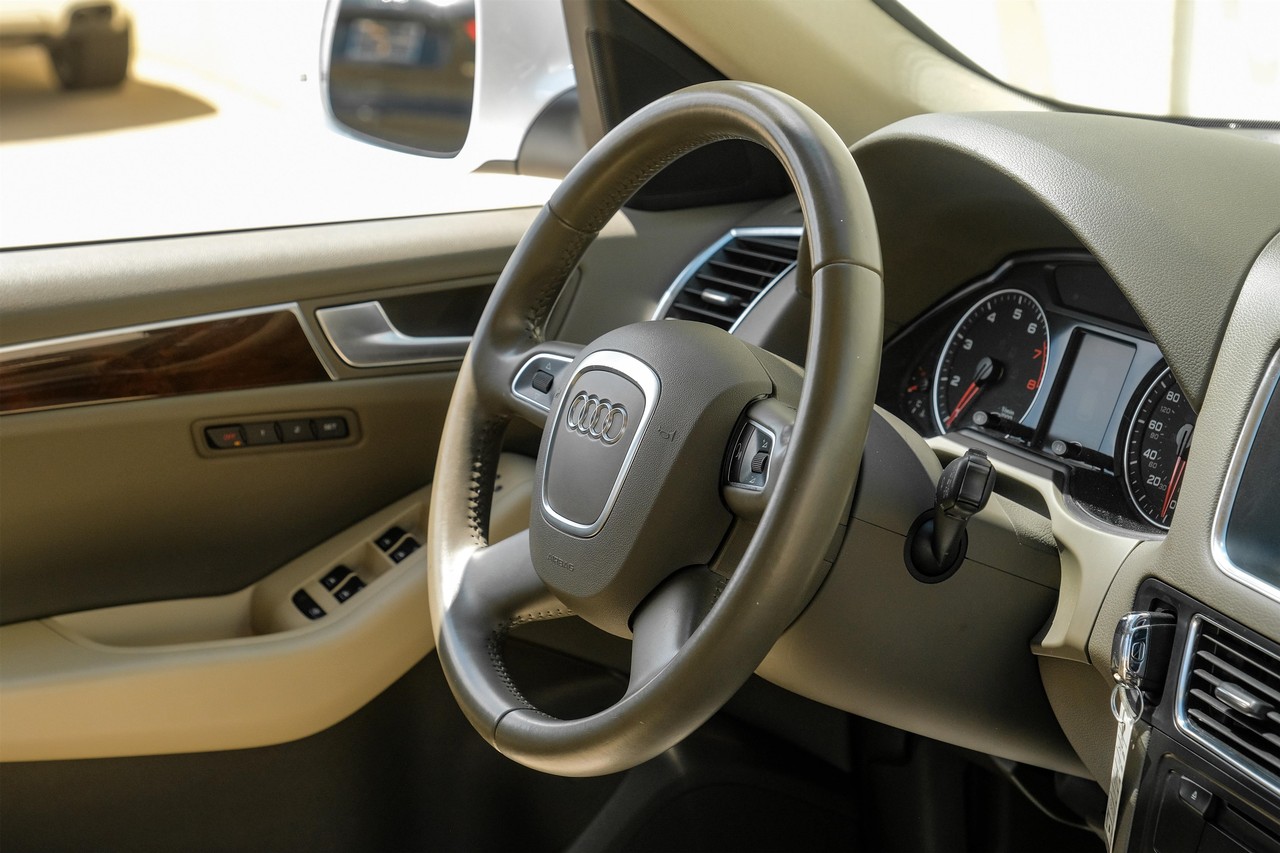 Audi Q5 Vehicle Main Gallery Image 14