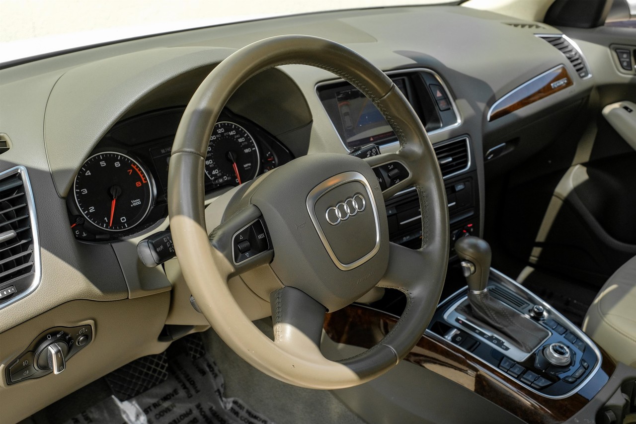 Audi Q5 Vehicle Main Gallery Image 16