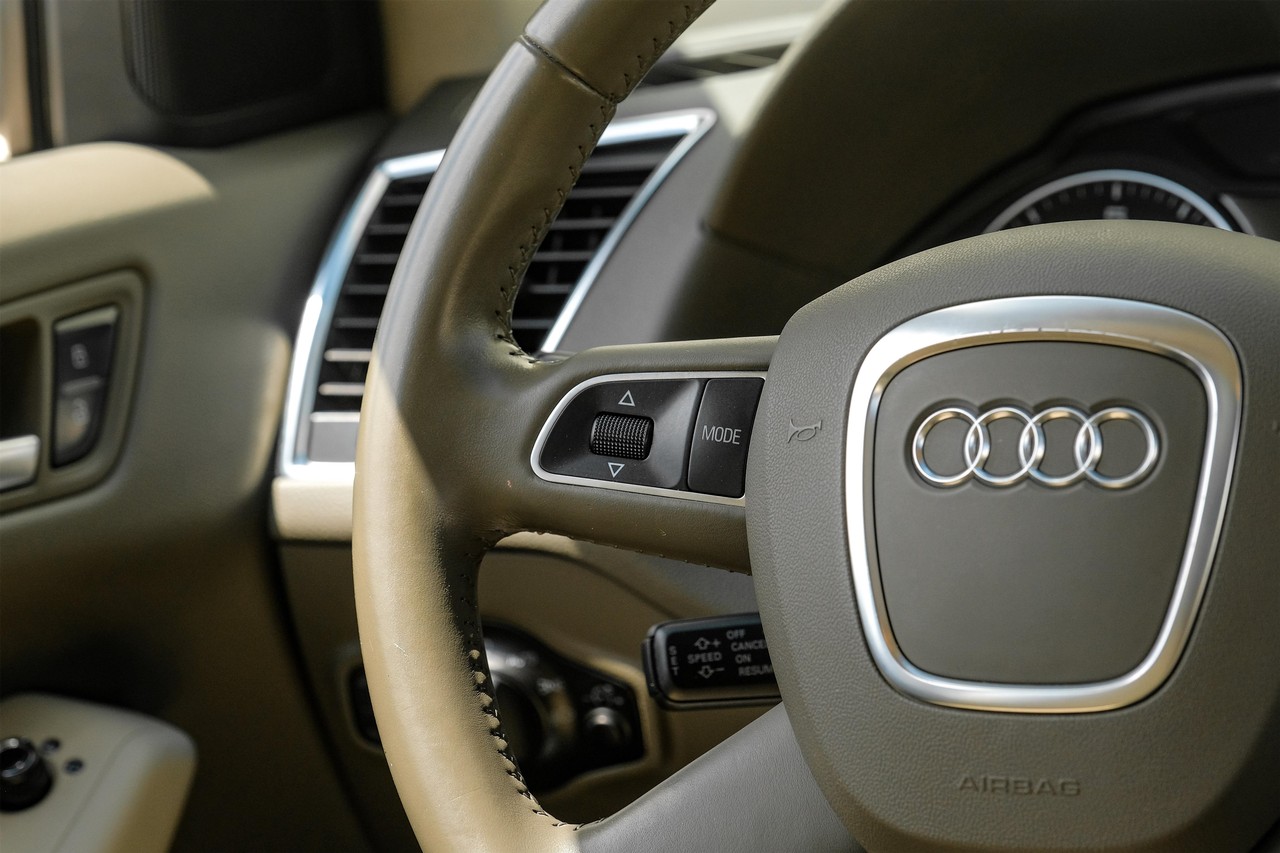 Audi Q5 Vehicle Main Gallery Image 17