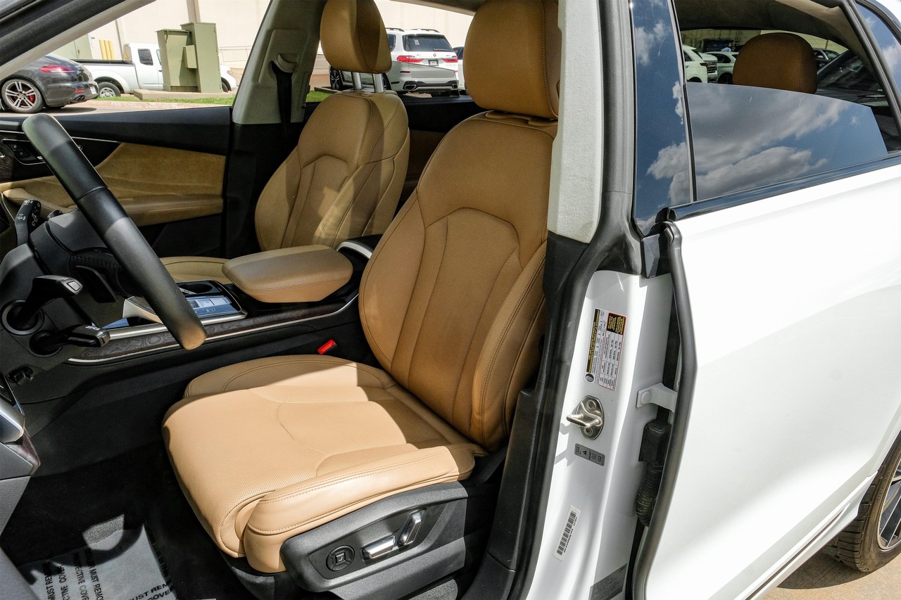 Audi Q8 Vehicle Main Gallery Image 04