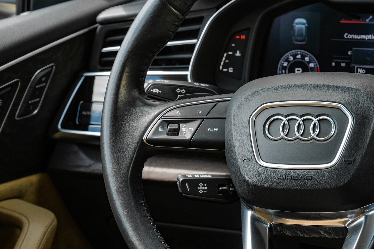 Audi Q8 Vehicle Main Gallery Image 17