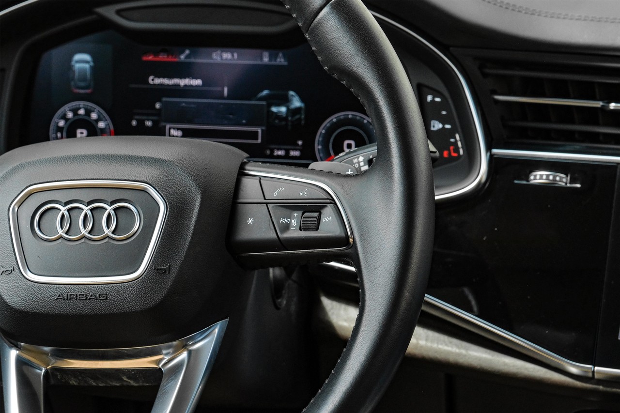 Audi Q8 Vehicle Main Gallery Image 18