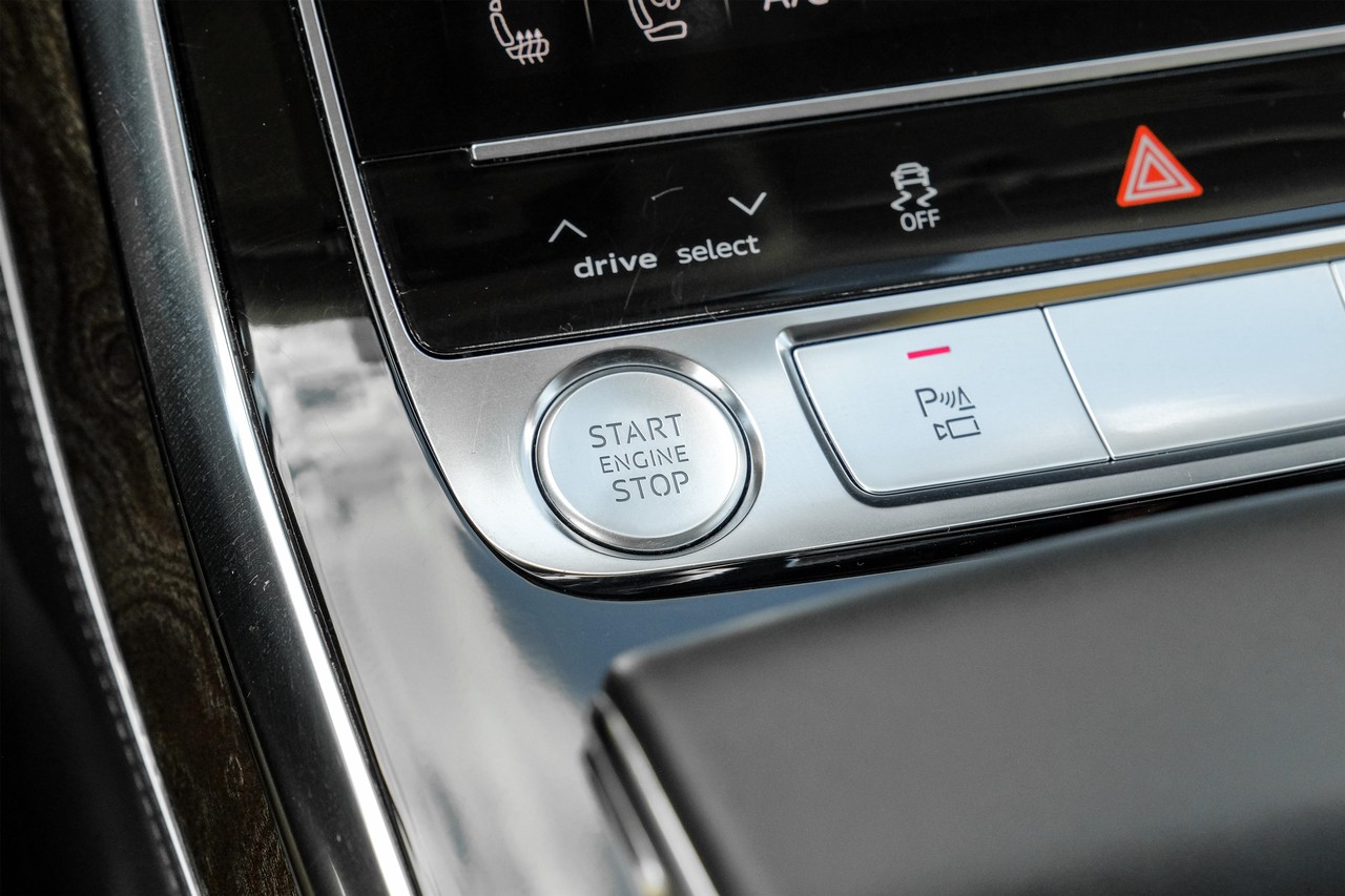 Audi Q8 Vehicle Main Gallery Image 21