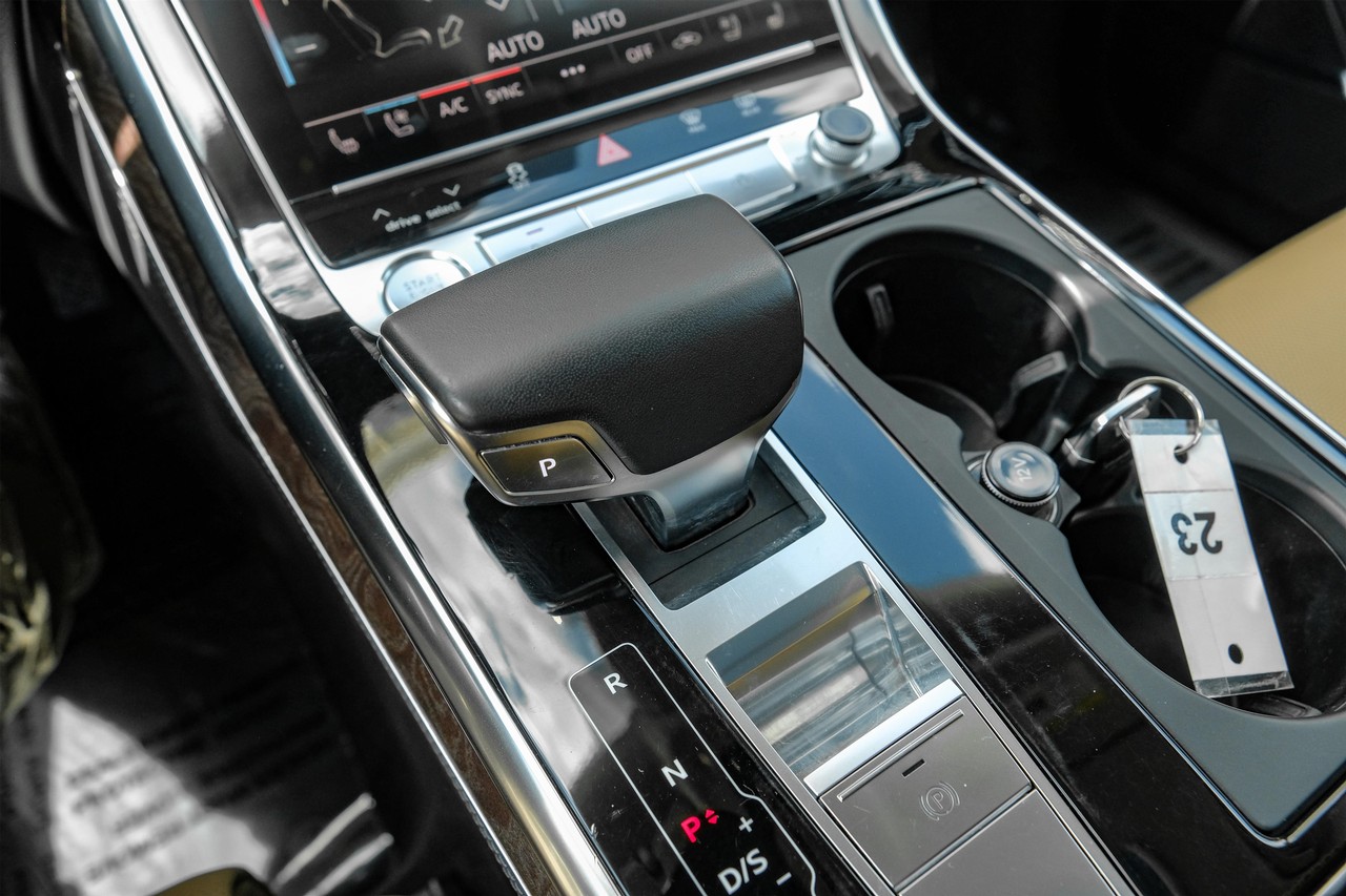 Audi Q8 Vehicle Main Gallery Image 25