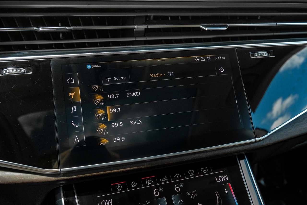 Audi Q8 Vehicle Main Gallery Image 30