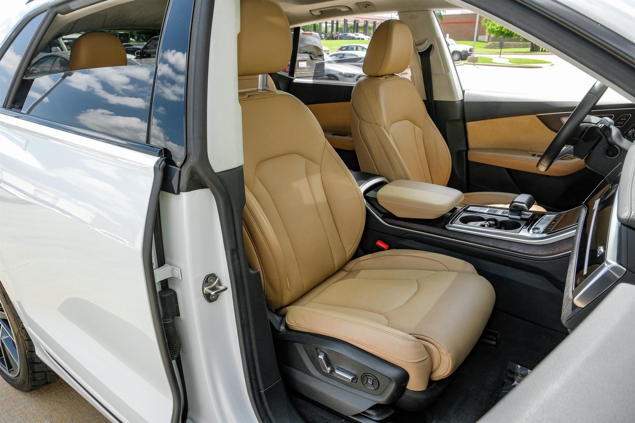Audi Q8 Vehicle Main Gallery Image 32