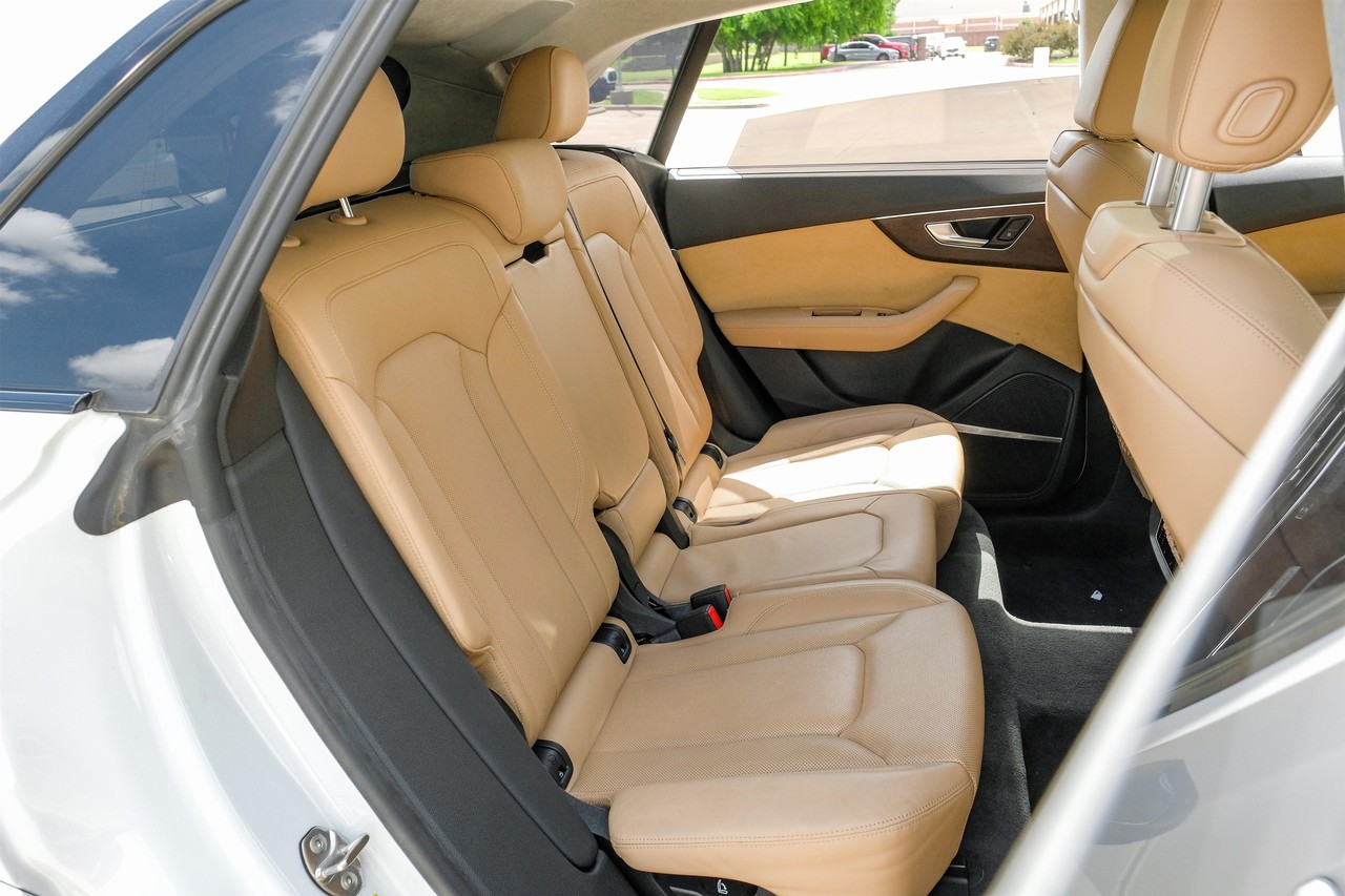 Audi Q8 Vehicle Main Gallery Image 33