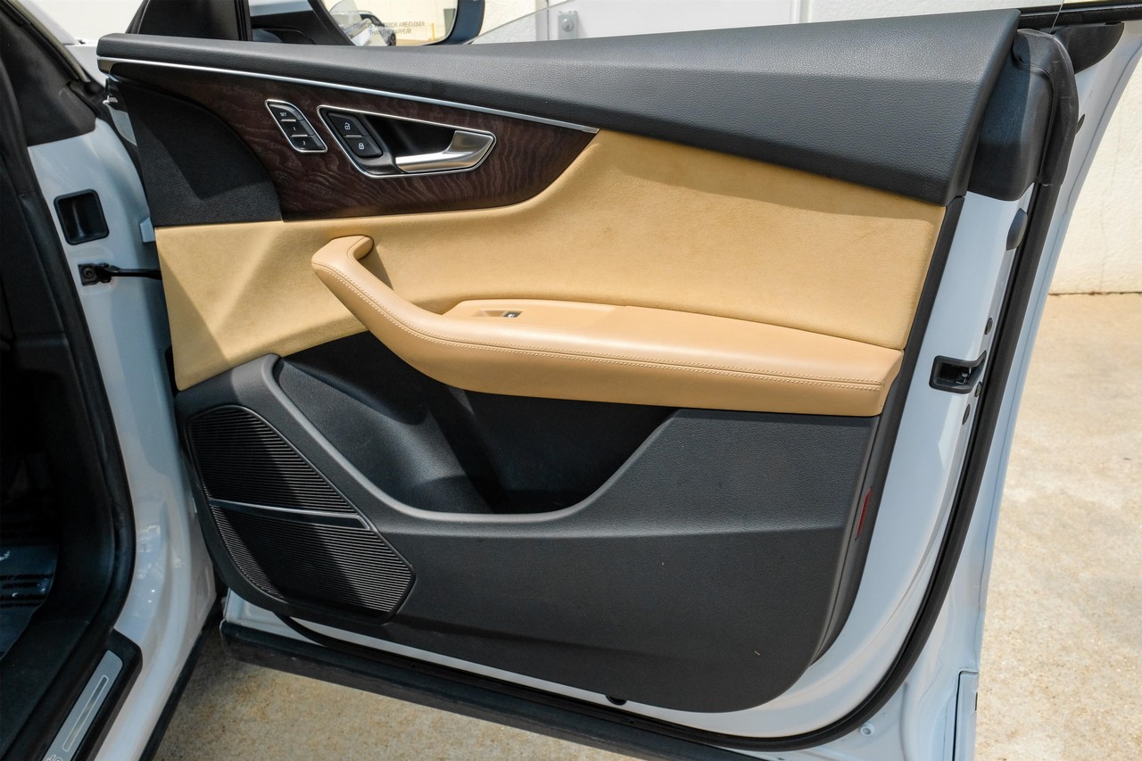 Audi Q8 Vehicle Main Gallery Image 42