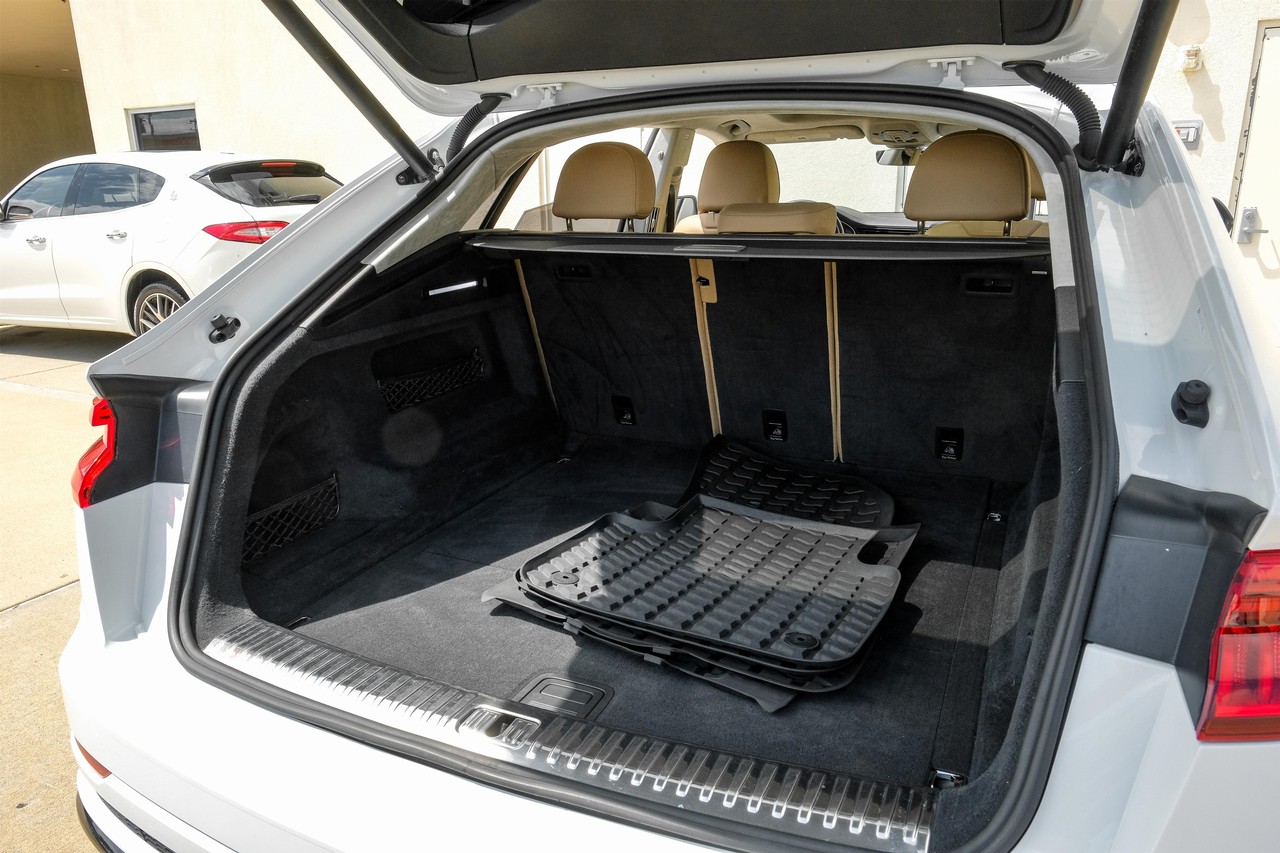 Audi Q8 Vehicle Main Gallery Image 47