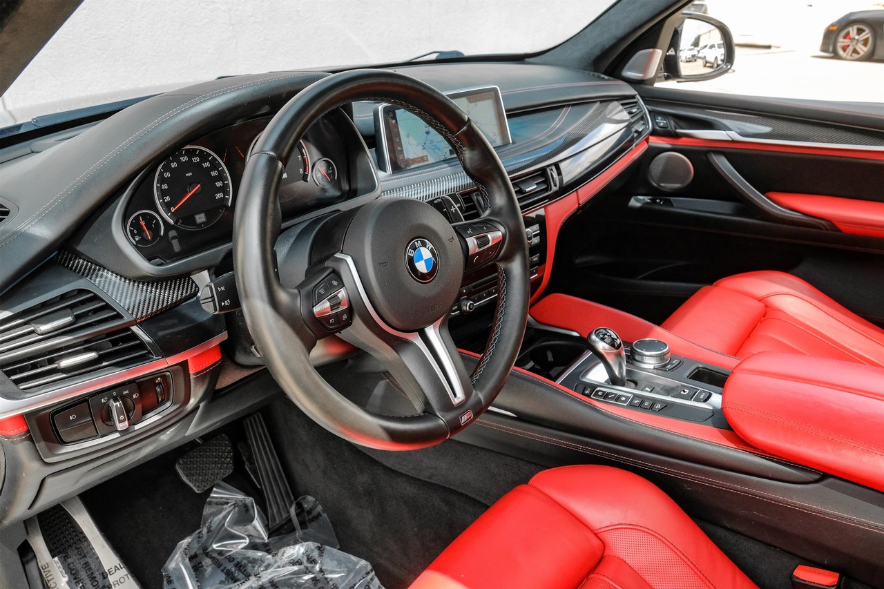 BMW X5 M Vehicle Main Gallery Image 03