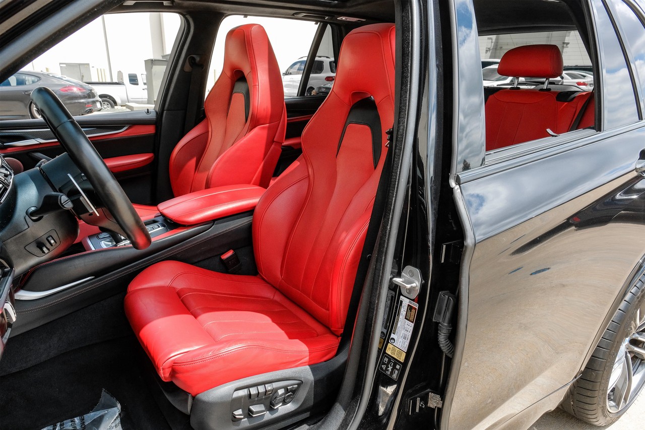 BMW X5 M Vehicle Main Gallery Image 04