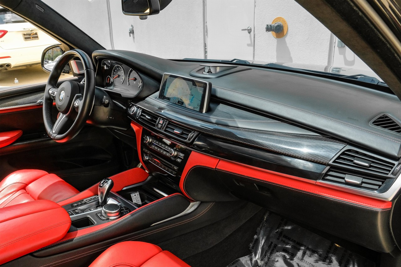 BMW X5 M Vehicle Main Gallery Image 13