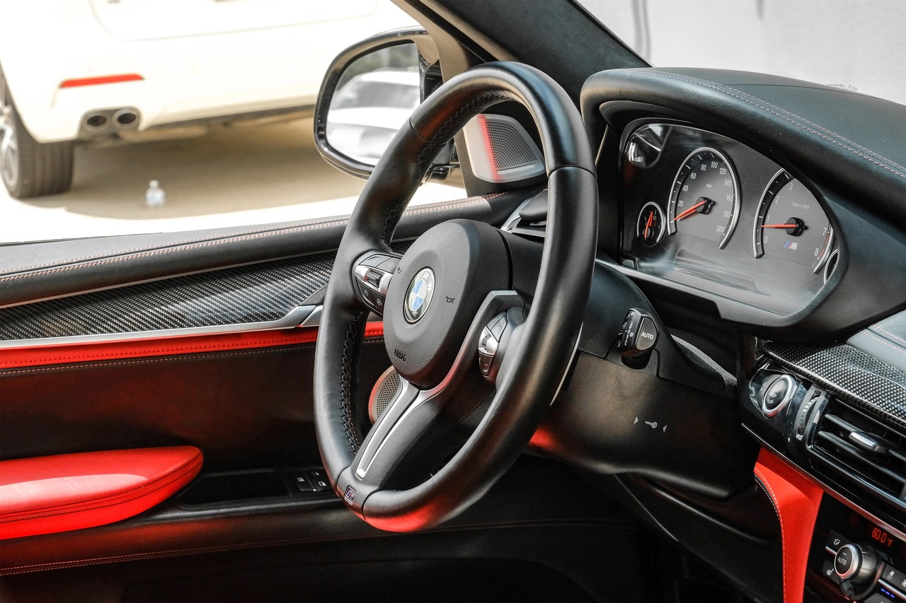 BMW X5 M Vehicle Main Gallery Image 14
