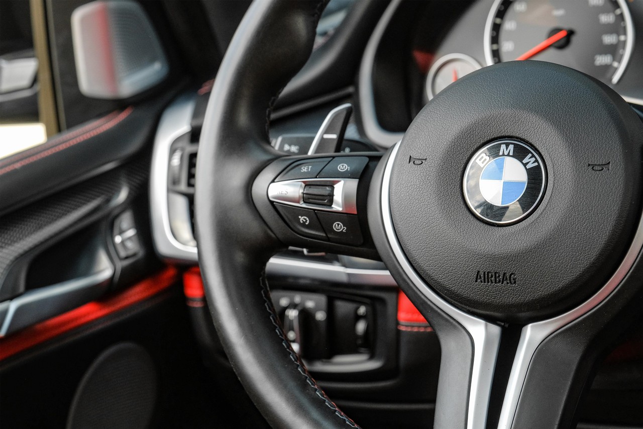 BMW X5 M Vehicle Main Gallery Image 17