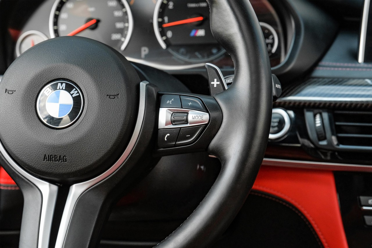 BMW X5 M Vehicle Main Gallery Image 18
