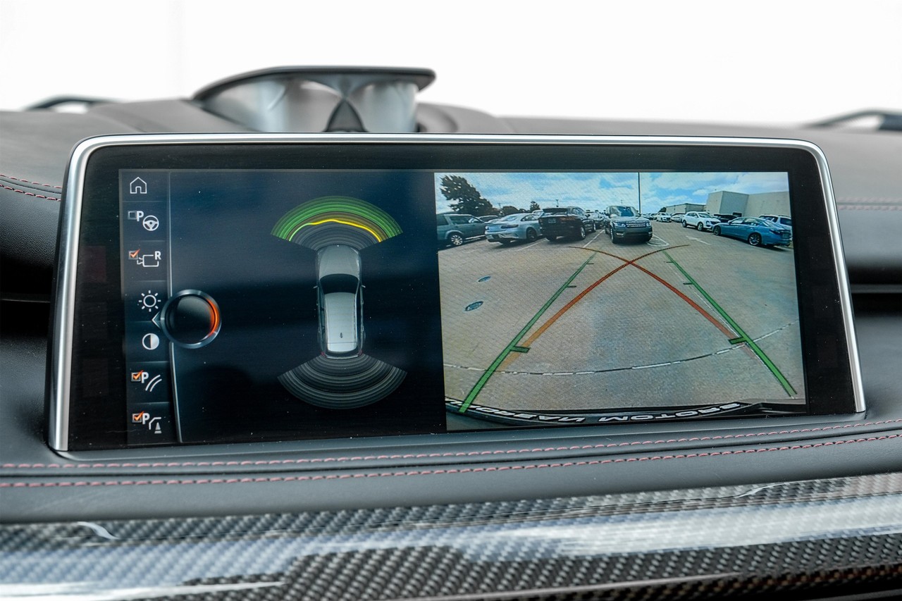 BMW X5 M Vehicle Main Gallery Image 23