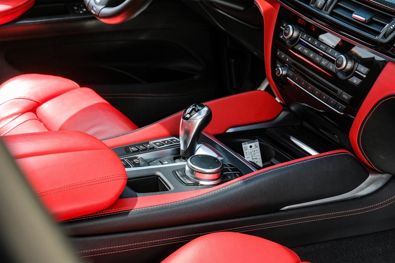 BMW X5 M Vehicle Main Gallery Image 24