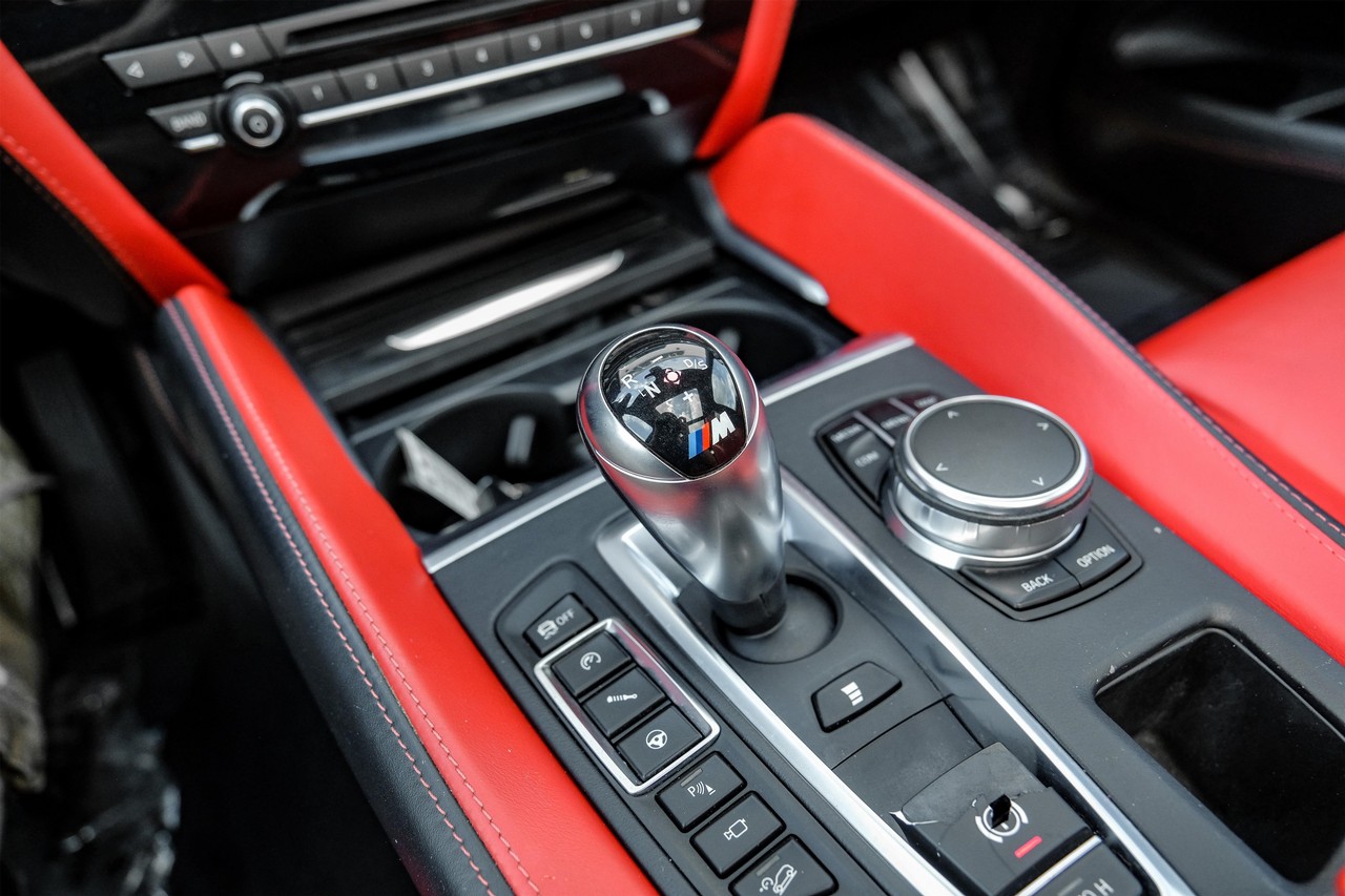 BMW X5 M Vehicle Main Gallery Image 25