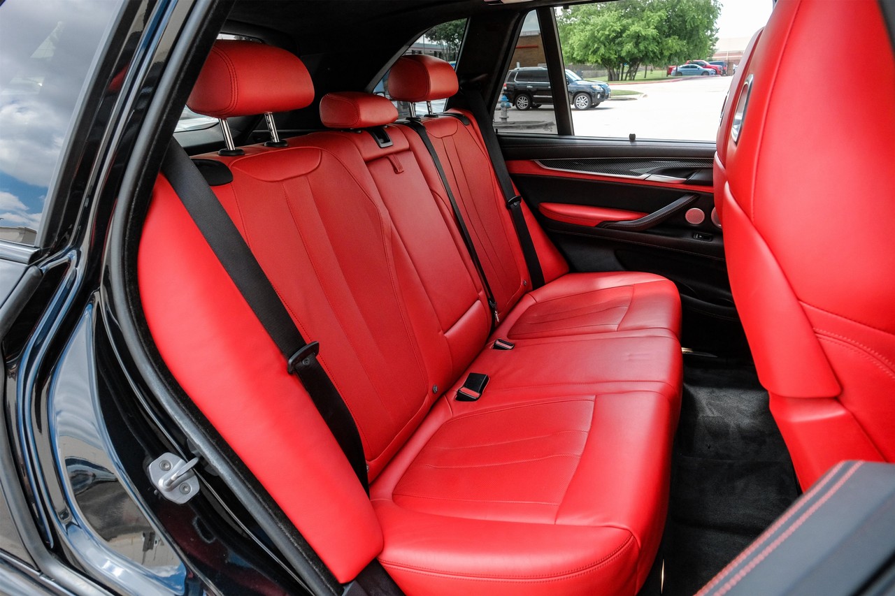 BMW X5 M Vehicle Main Gallery Image 36