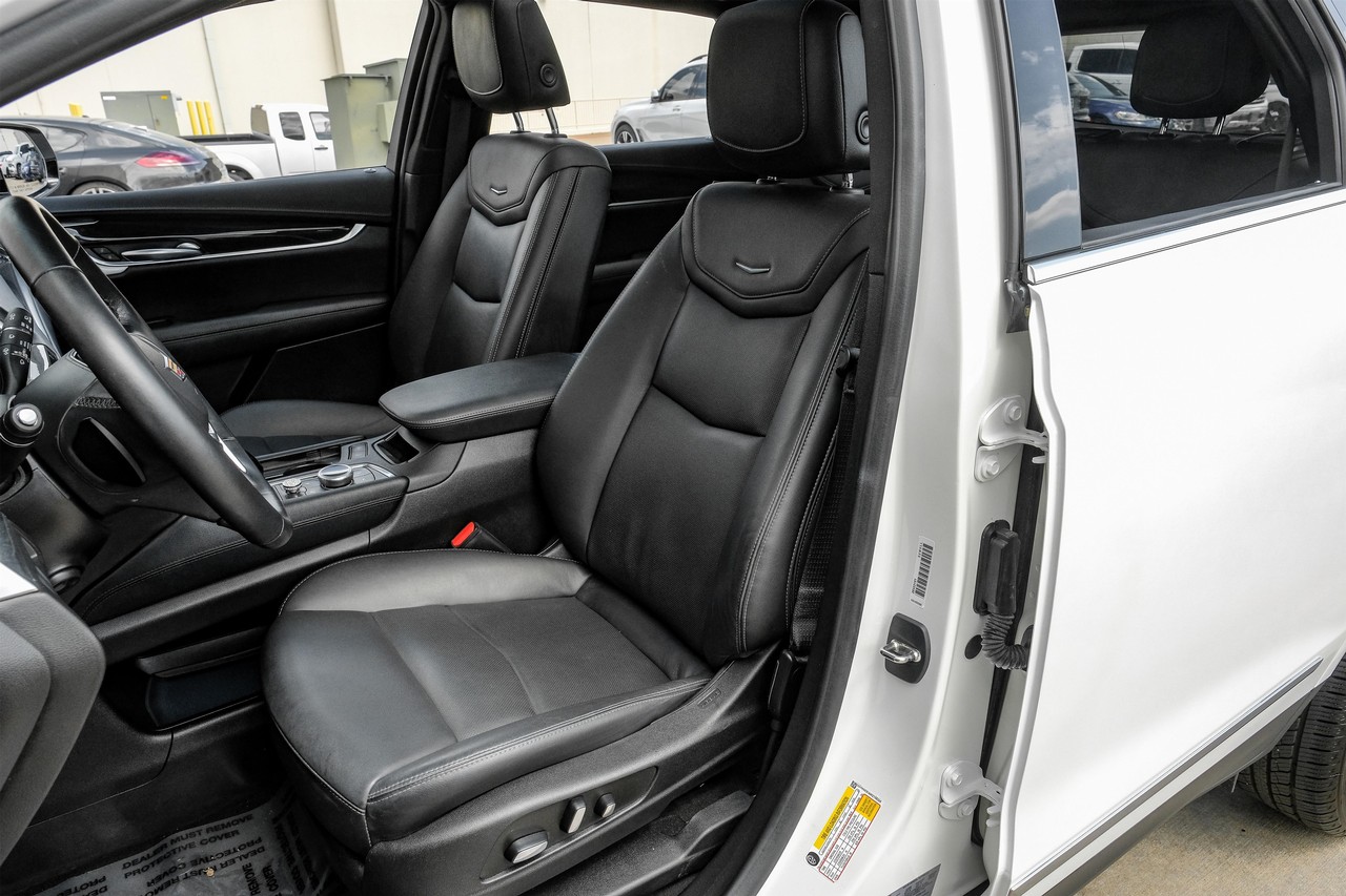 Cadillac XT5 Vehicle Main Gallery Image 04