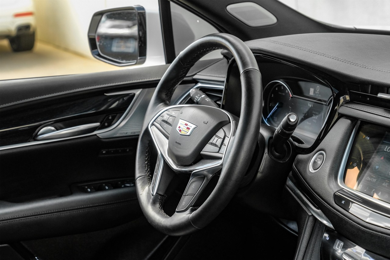 Cadillac XT5 Vehicle Main Gallery Image 14