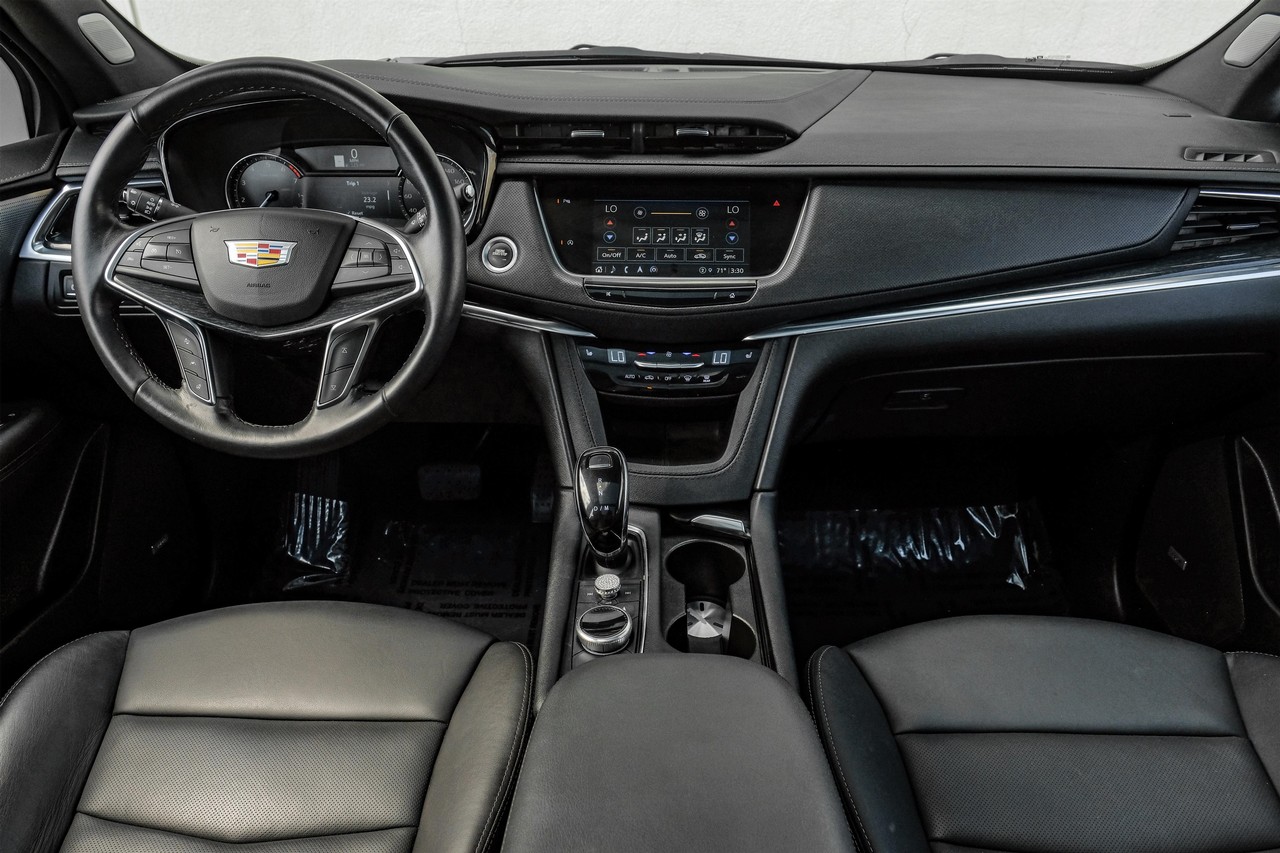 Cadillac XT5 Vehicle Main Gallery Image 15