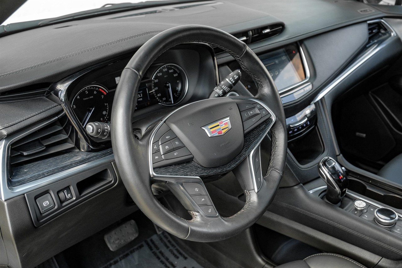 Cadillac XT5 Vehicle Main Gallery Image 16