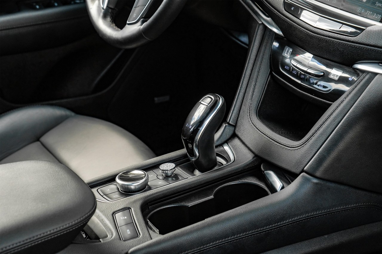 Cadillac XT5 Vehicle Main Gallery Image 25