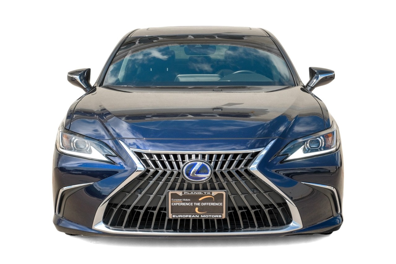 Lexus ES Vehicle Main Gallery Image 06