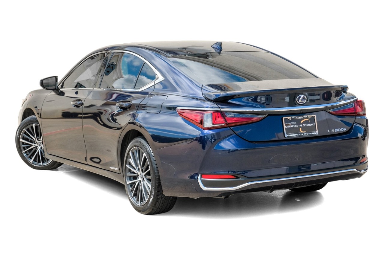 Lexus ES Vehicle Main Gallery Image 11