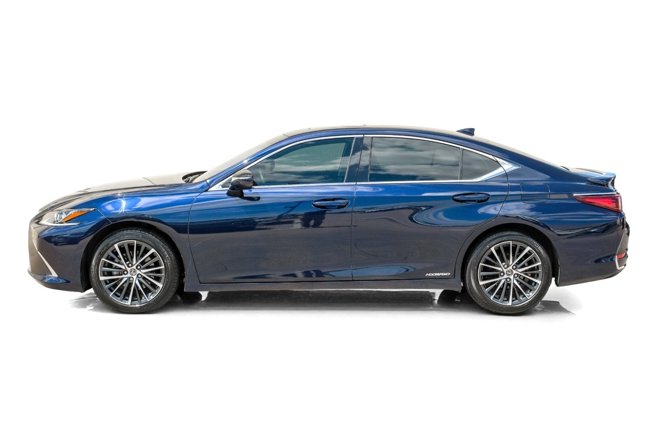 Lexus ES Vehicle Main Gallery Image 12