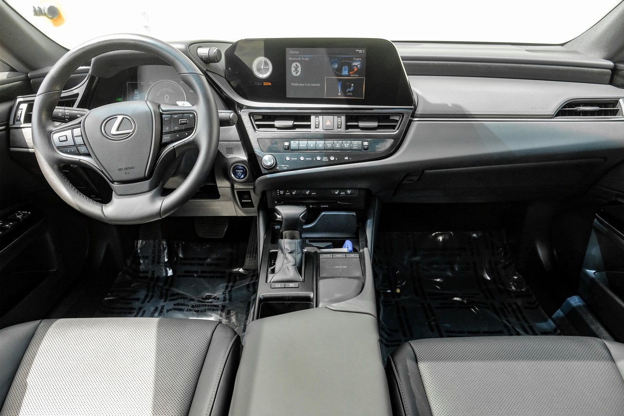Lexus ES Vehicle Main Gallery Image 21
