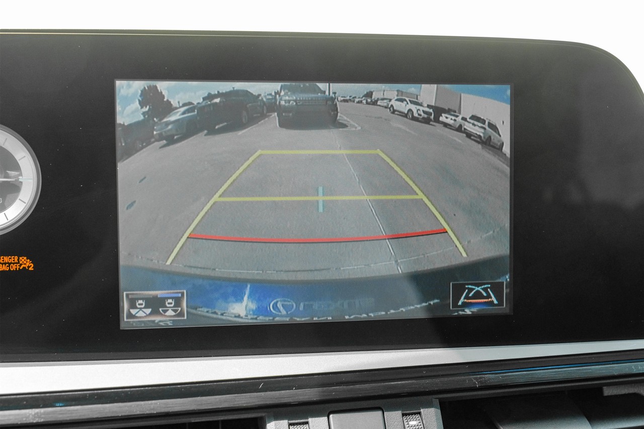 Lexus ES Vehicle Main Gallery Image 28